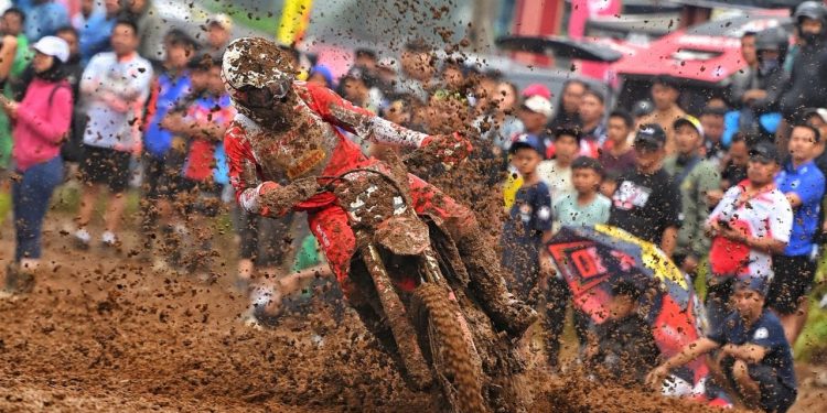 CRF Terus Berprestasi di Kejurnas Motocross Wonosobo