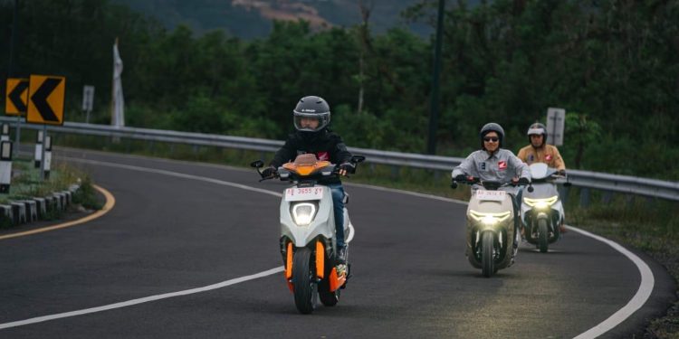 Tiga Juara Modifikasi Tampilkan Karya Perdana Motor Listrik
