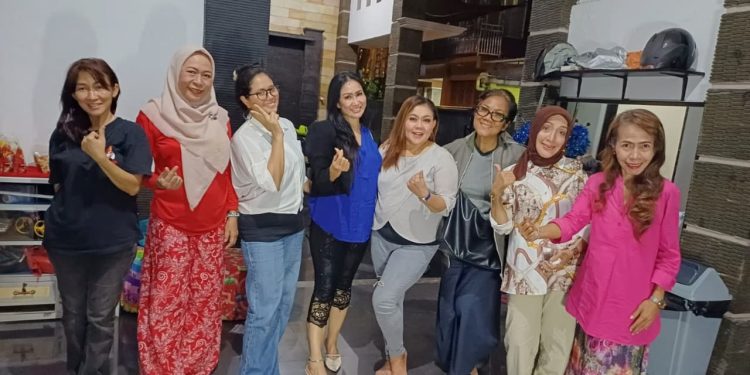 Pelatihan Tata Rias Wajah Oleh Dhea Bacan Untuk Anggota PJSI
