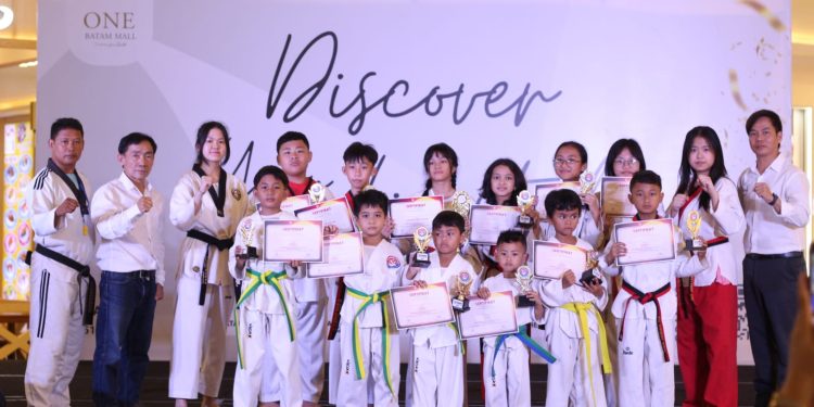 Kharisma Bangsa Cup Seleksi Atlet Taekwondo di Batam