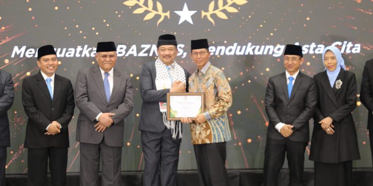 Amsakar Achmad Terima Penghargaan BAZNAS Award 2025 Dukung Gerakan Zakat Nasional