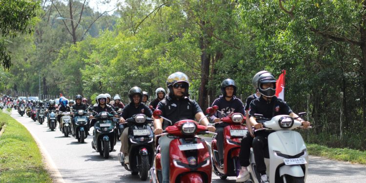 Konvoi Merdeka: Pengendara Motor Batam Kobarkan Semangat HUT RI ke-80