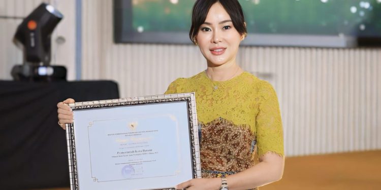 Batam Dapat Penghargaan Kota Layak Anak Kategori Nindya 2025 dari Li Claudia untuk Anak-Anak Batam