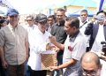Kepala BP Batam Dampingi Menteri Transmigrasi Serahkan 94 SHM ke Warga Rempang