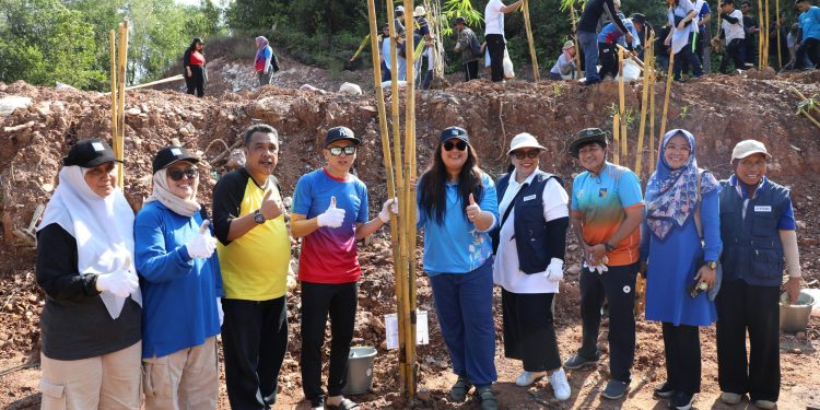 Lestarikan Lingkungan Tanam 200 Pohon Bambu oleh BP Batam dan PT TDK