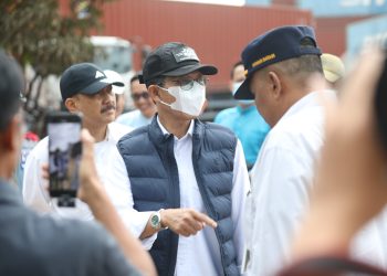 Tertibkan Chassis Kontainer di Bahu Jalan Batu Ampar oleh Amsakar