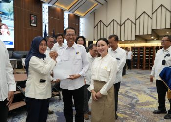 Penyerahan SK Pegawai Tetap oleh BP Batam untuk Penguatan SDM Unggul