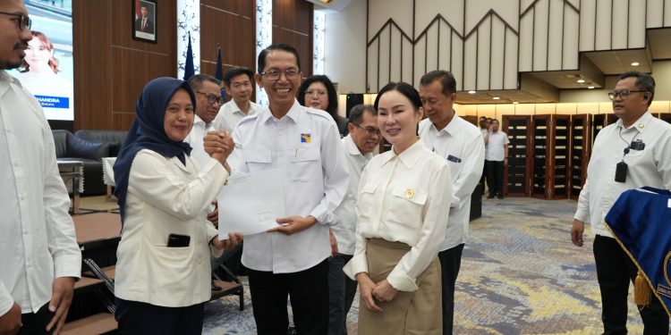 Penyerahan SK Pegawai Tetap oleh BP Batam untuk Penguatan SDM Unggul
